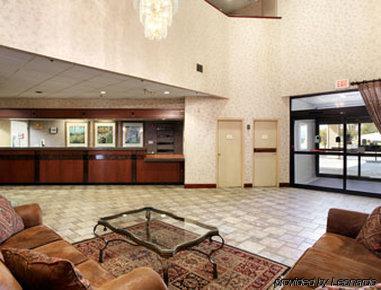 Отель Ramada Moline East Moline Интерьер фото